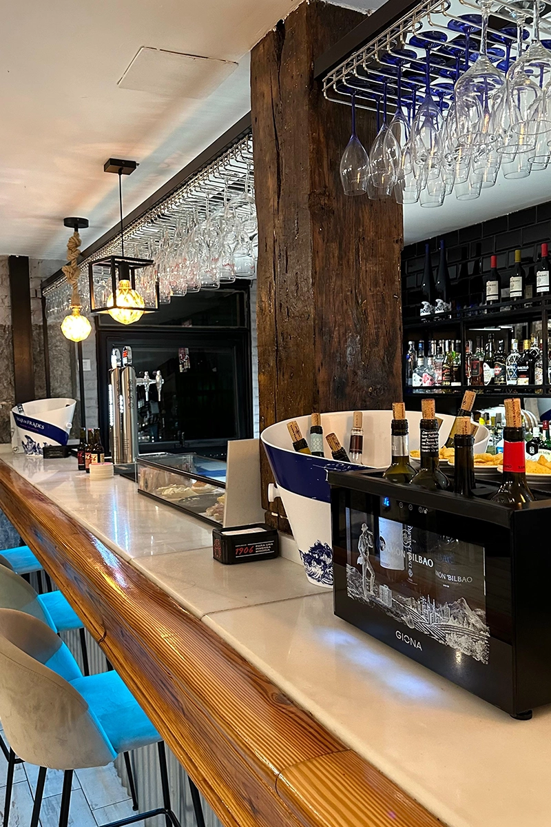 Sobre nosotros 1 barra interior brunch santander